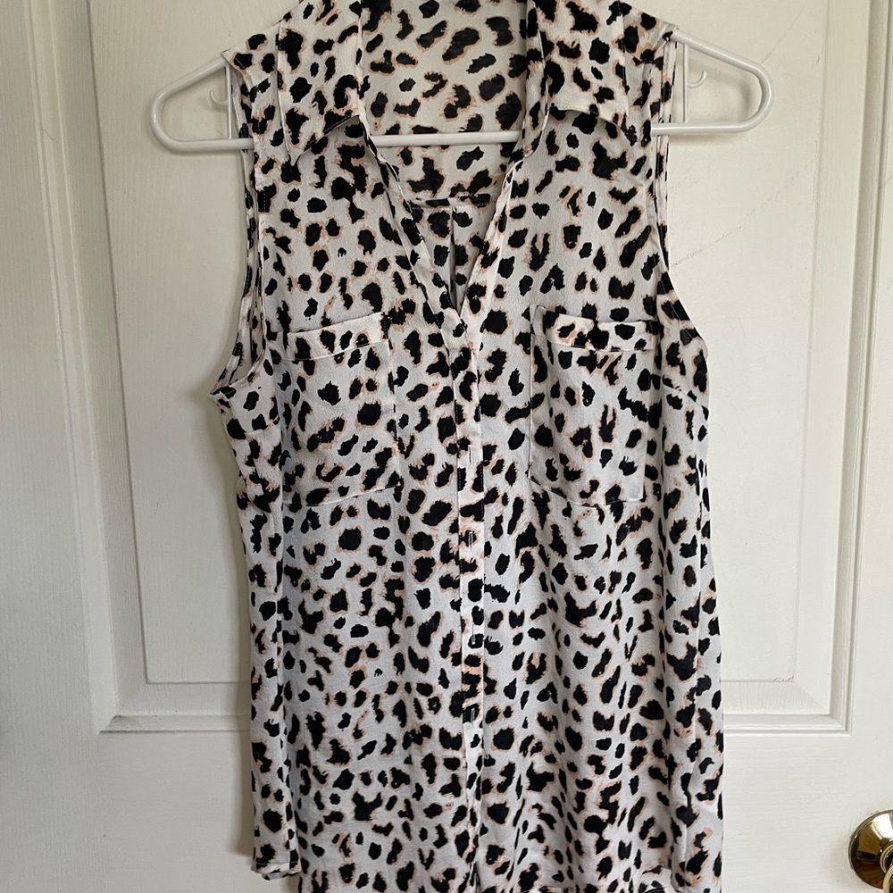 Leopard print sleeveless blouse
